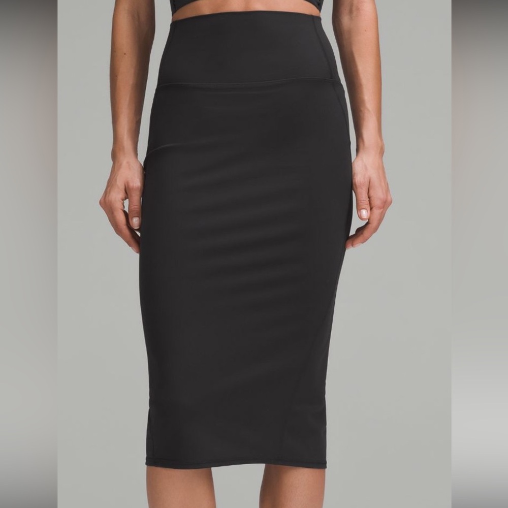 NWT Lululemon Nulu Slim fit HR skirt